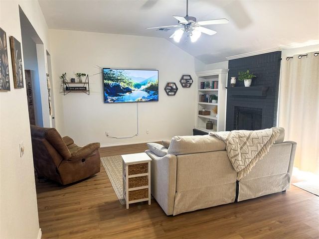 201 Bellgate Drive, Yukon, OK 73099