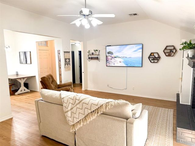 201 Bellgate Drive, Yukon, OK 73099