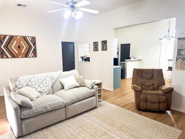 201 Bellgate Drive, Yukon, OK 73099