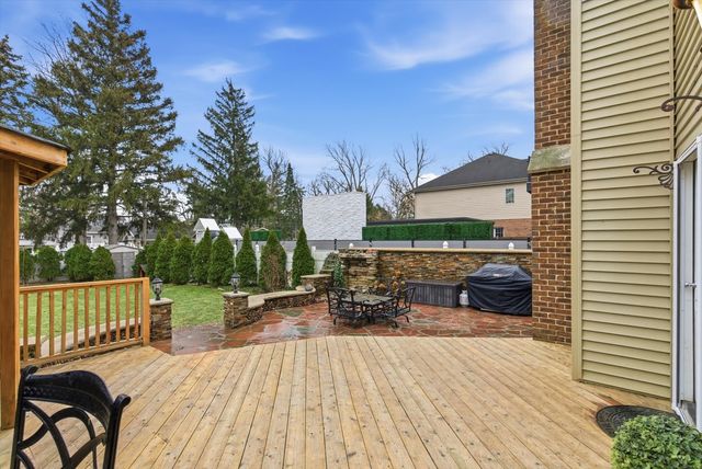 395 S Scott Street, Elmhurst, IL 60126