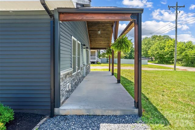 364 Carolina Avenue Avenue 2, Marion, NC 28752