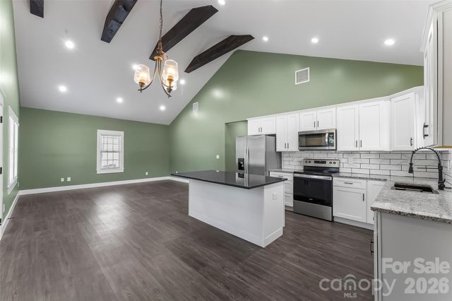 364 Carolina Avenue Avenue 2, Marion, NC 28752