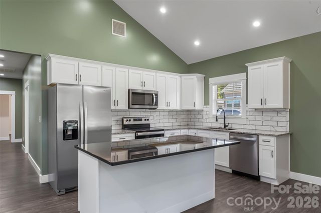 364 Carolina Avenue Avenue 2, Marion, NC 28752