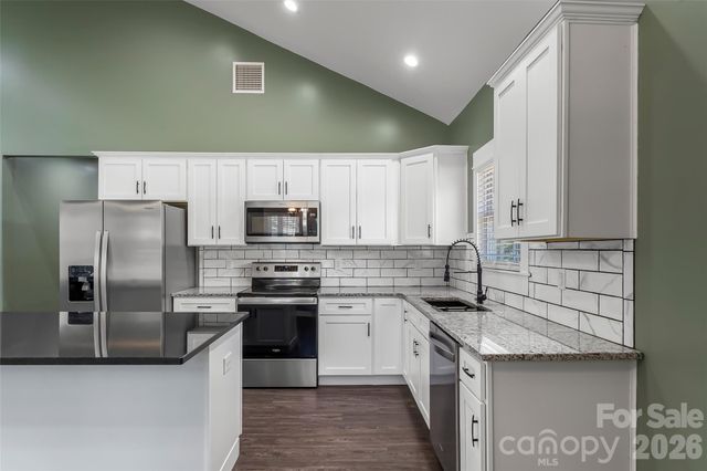 364 Carolina Avenue Avenue 2, Marion, NC 28752