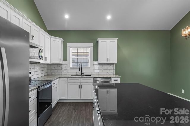 364 Carolina Avenue Avenue 2, Marion, NC 28752