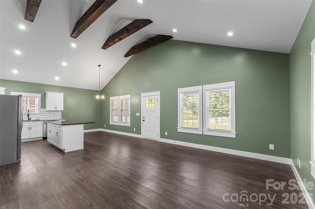 364 Carolina Avenue Avenue 2, Marion, NC 28752