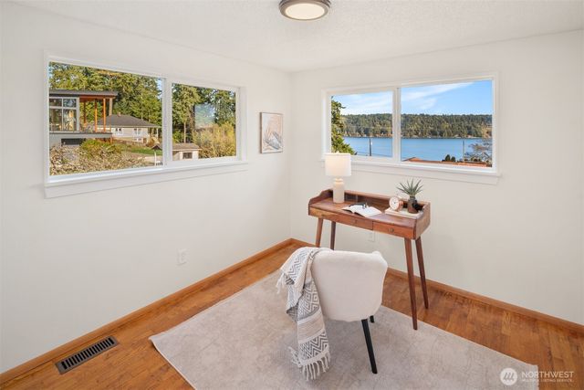 5852 Madrona Avenue NE, Bremerton, WA 98311