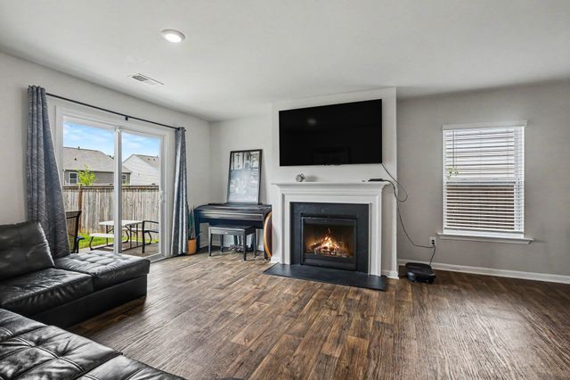 1328 Ledsham Court, Greer, SC 29651