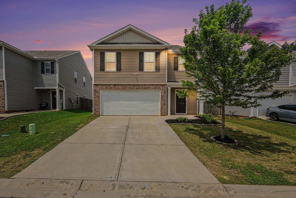 1328 Ledsham Court, Greer, SC 29651