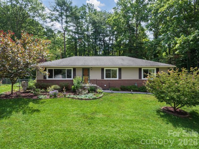 112 Lyndale Road, Hendersonville, NC 28739