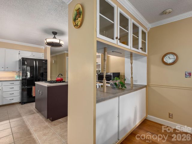 112 Lyndale Road, Hendersonville, NC 28739
