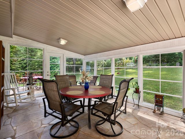 112 Lyndale Road, Hendersonville, NC 28739