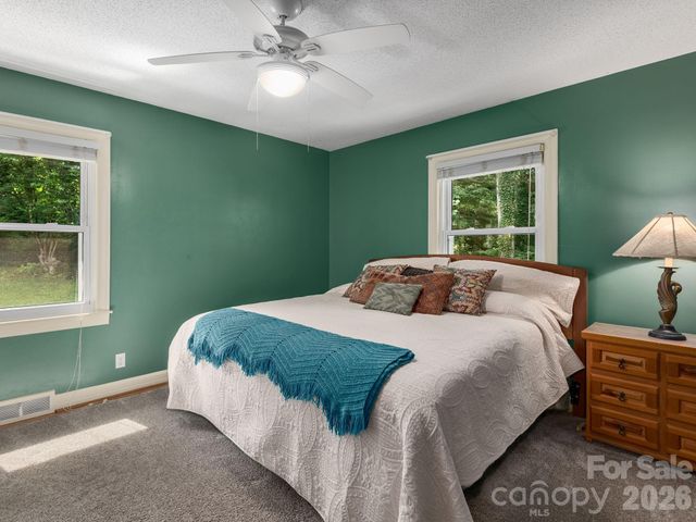 112 Lyndale Road, Hendersonville, NC 28739