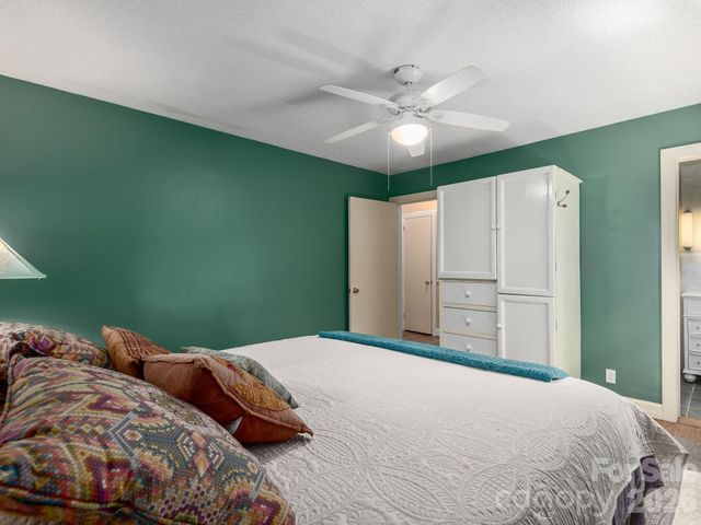 112 Lyndale Road, Hendersonville, NC 28739