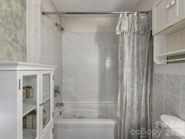112 Lyndale Road, Hendersonville, NC 28739