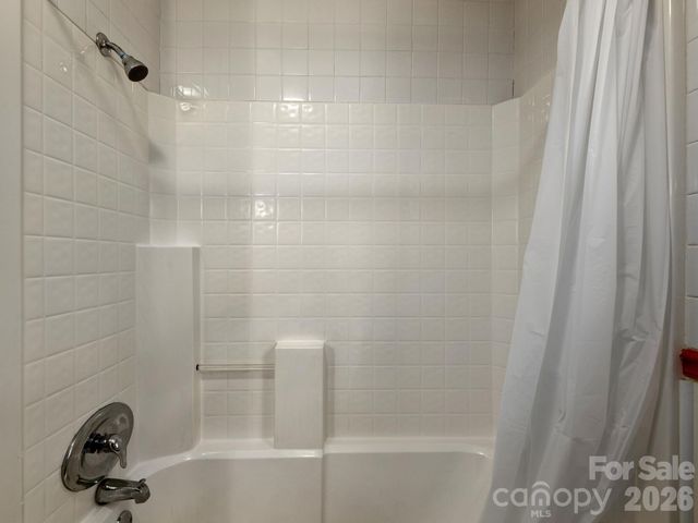 112 Lyndale Road, Hendersonville, NC 28739