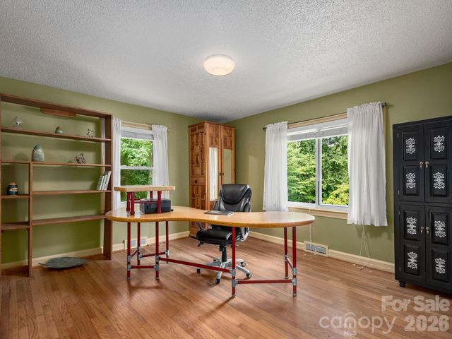 112 Lyndale Road, Hendersonville, NC 28739