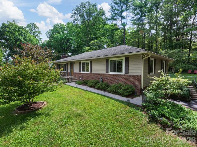 112 Lyndale Road, Hendersonville, NC 28739