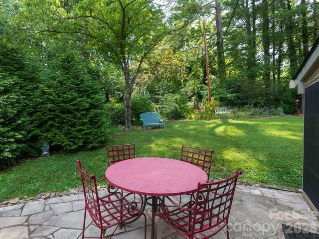 112 Lyndale Road, Hendersonville, NC 28739