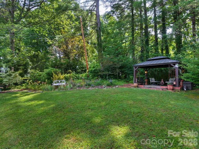 112 Lyndale Road, Hendersonville, NC 28739