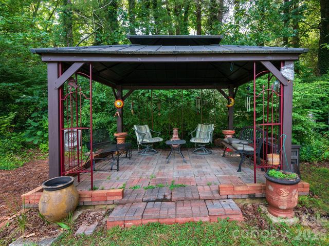 112 Lyndale Road, Hendersonville, NC 28739