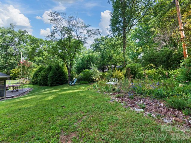 112 Lyndale Road, Hendersonville, NC 28739