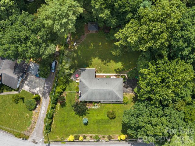 112 Lyndale Road, Hendersonville, NC 28739