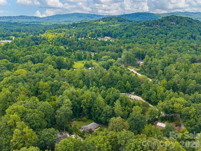 112 Lyndale Road, Hendersonville, NC 28739