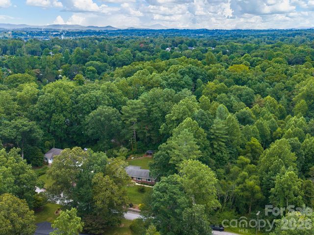 112 Lyndale Road, Hendersonville, NC 28739