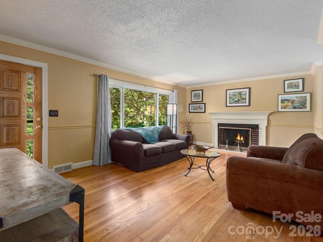 112 Lyndale Road, Hendersonville, NC 28739