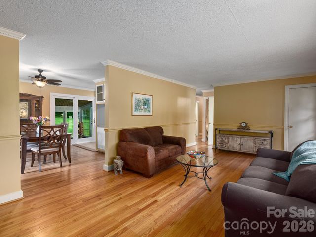 112 Lyndale Road, Hendersonville, NC 28739