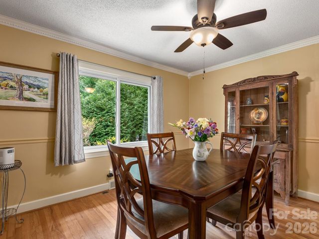 112 Lyndale Road, Hendersonville, NC 28739