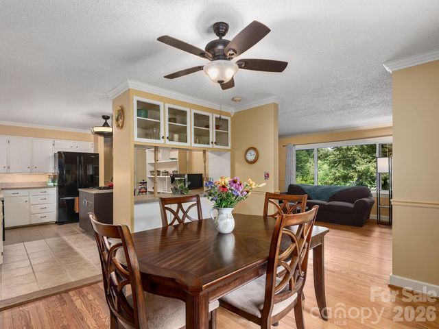 112 Lyndale Road, Hendersonville, NC 28739