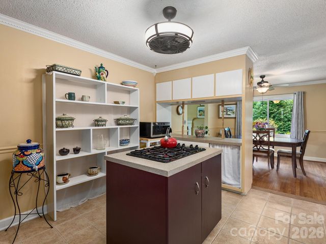 112 Lyndale Road, Hendersonville, NC 28739
