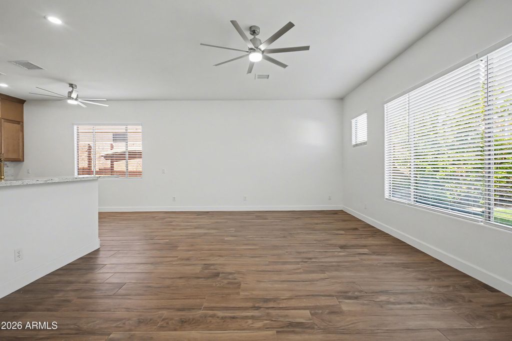 Image 20 of property listing at 14143 N 90TH Lane, Peoria, AZ 85381