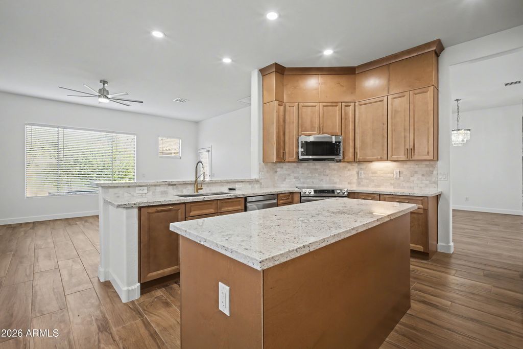 Image 24 of property listing at 14143 N 90TH Lane, Peoria, AZ 85381