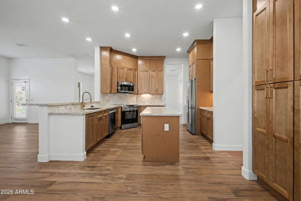 Image 25 of property listing at 14143 N 90TH Lane, Peoria, AZ 85381