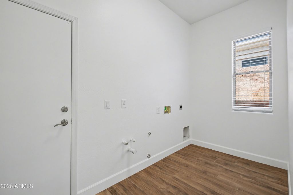 Image 28 of property listing at 14143 N 90TH Lane, Peoria, AZ 85381
