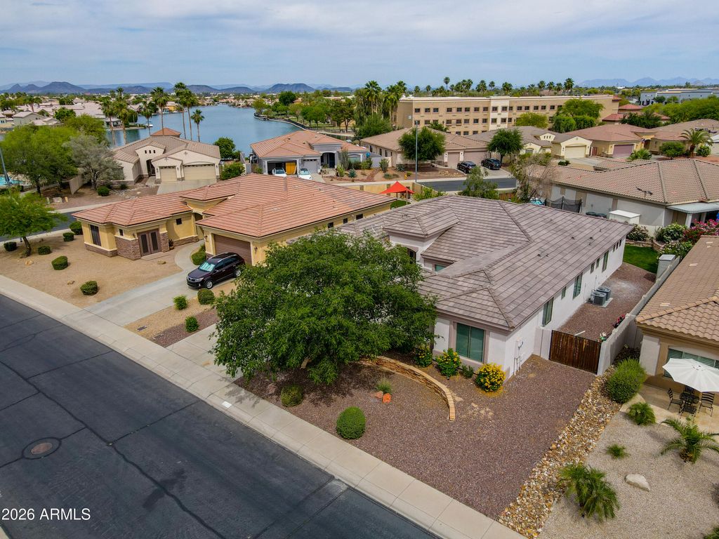 Image 5 of property listing at 14143 N 90TH Lane, Peoria, AZ 85381