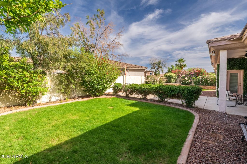 Image 9 of property listing at 14143 N 90TH Lane, Peoria, AZ 85381