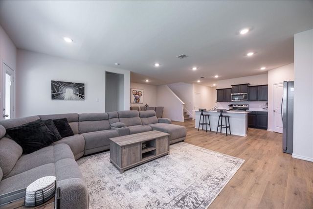 729 Amelia Court, Pilot Point, TX 76258