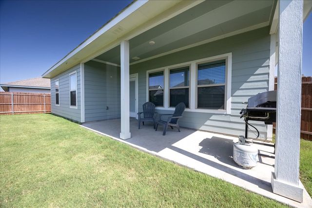 729 Amelia Court, Pilot Point, TX 76258