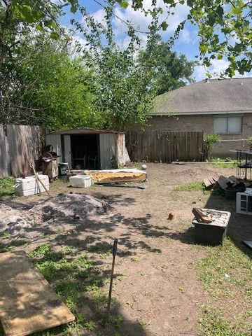 611 7th Street, Humble, TX 77338