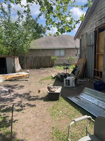 611 7th Street, Humble, TX 77338