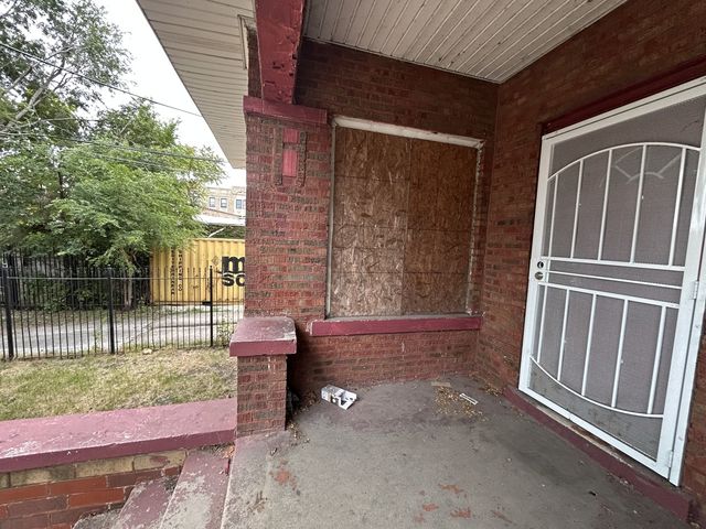 7450 S Colfax Avenue, Chicago, IL 60649