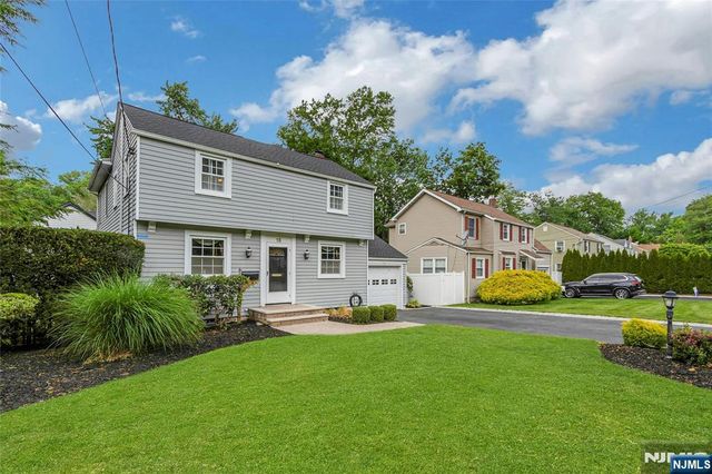 15 Colonial Road, Tenafly, NJ 07670