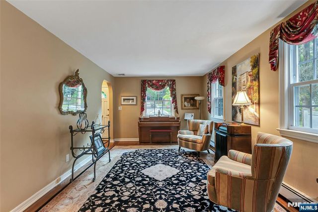 15 Colonial Road, Tenafly, NJ 07670