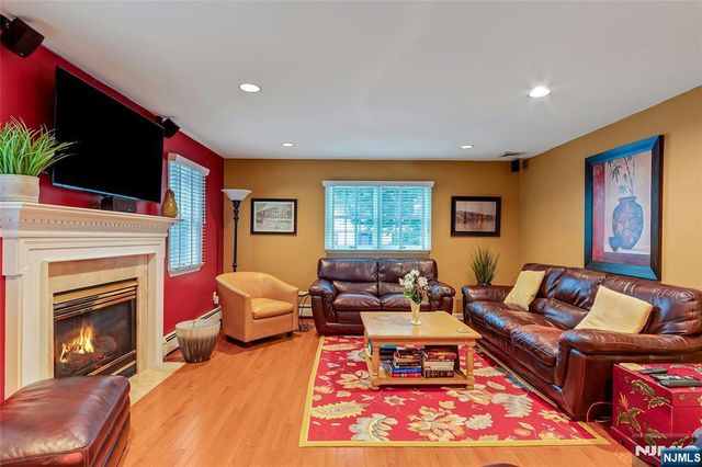 15 Colonial Road, Tenafly, NJ 07670