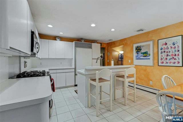 15 Colonial Road, Tenafly, NJ 07670