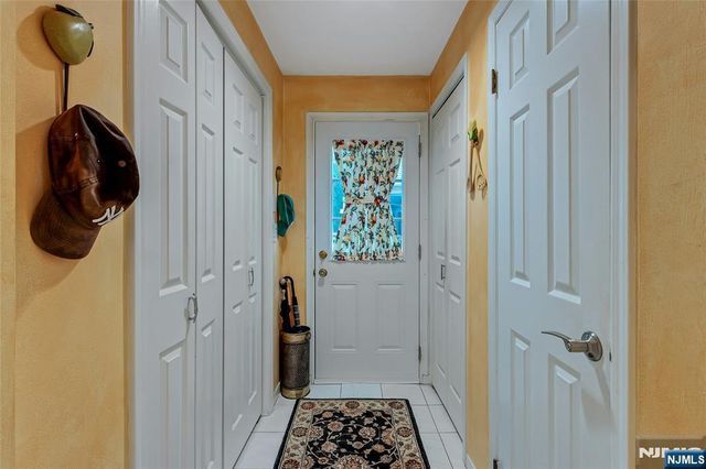 15 Colonial Road, Tenafly, NJ 07670